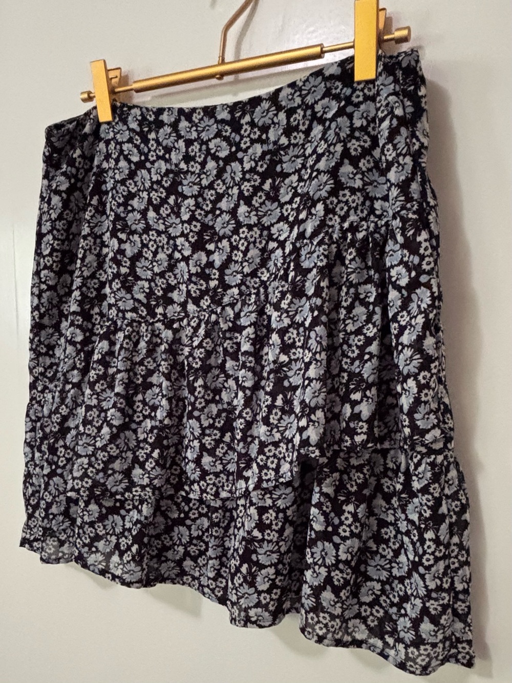 Dynamite| Navy, Blue & White Floral Ruffle Lightweight Mini Skirt Sz M